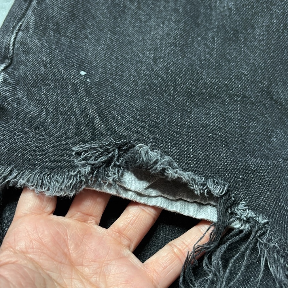 Levi's Women's Black Denim Shorts size 26 - Picture 8 of 9